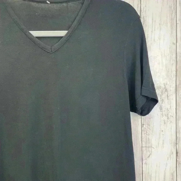 Calvin Klein Black V-Neck Shirt Size Medium lightweight/casual - Picture 4 of 8